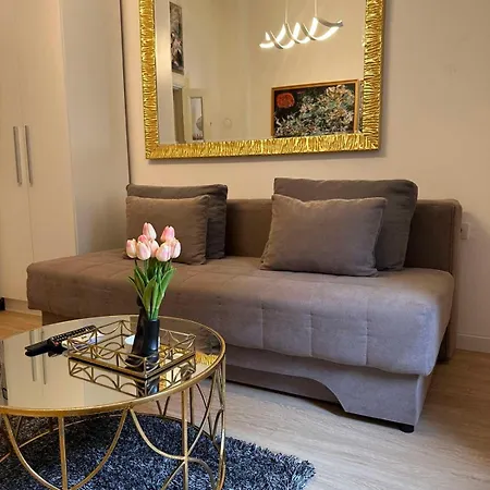 Line Apartment *